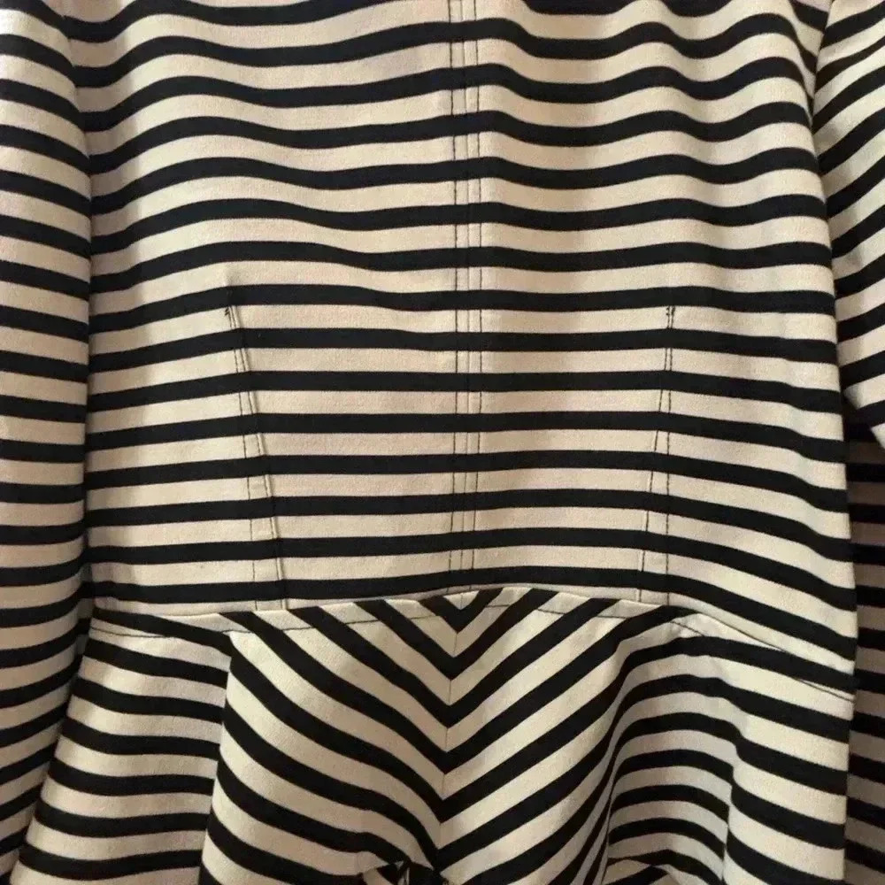 White House Black Market cream and black striped fitted jacket. Size 10. - Picture 5 of 9